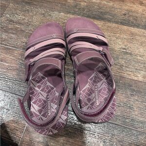 ✨BRAND NEW - Never worn, womens Merrell sandals!
